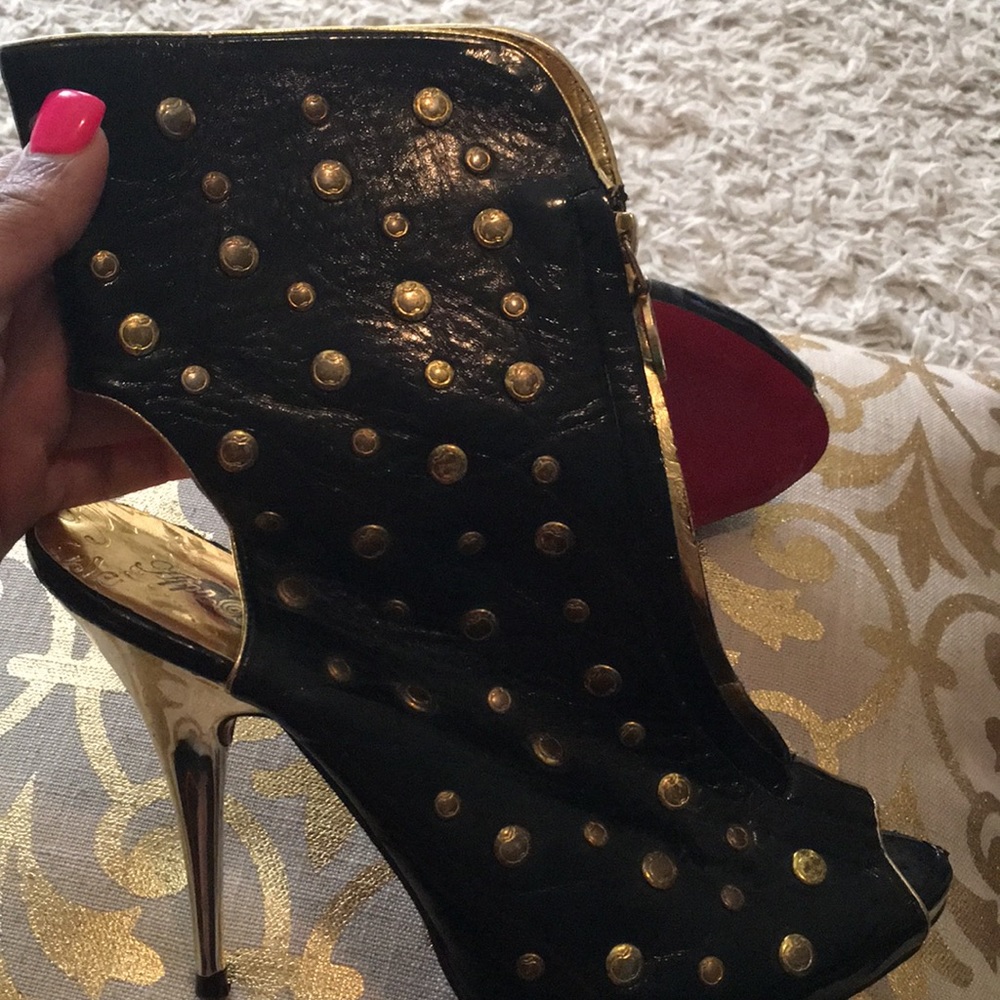 Open tow and help bootie boots